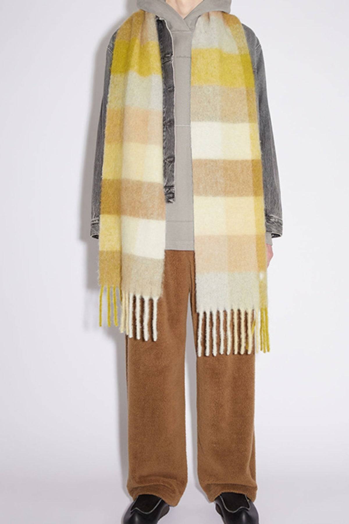 Thermal Fringe Contrast Plaid Scarf