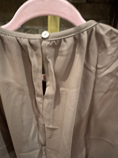 Zenana mocha top back keyhole button detail